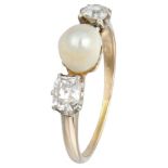 18K. Yellow gold ring set with approx. 0.48 ct. diamond and a freshwater pearl.