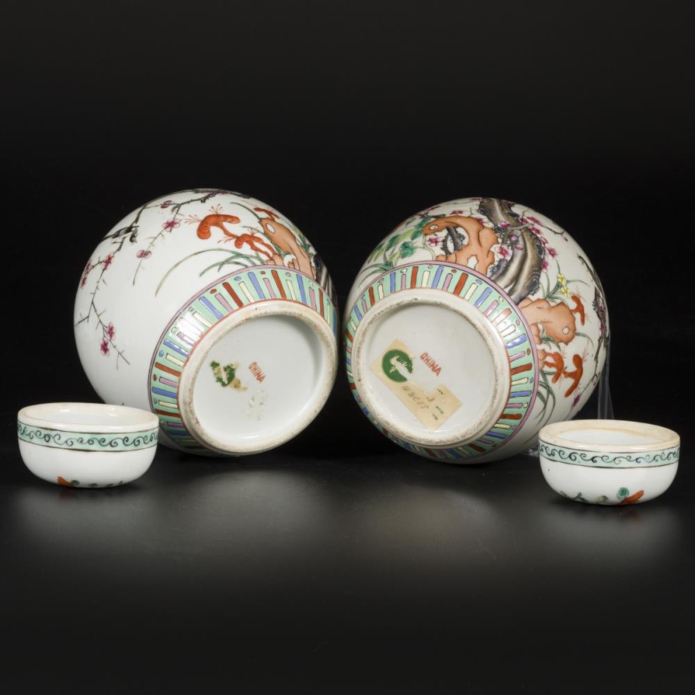 A set of (2) porcelain lidded jars with famille rose decor, China, 1st half 20th century. - Image 6 of 7