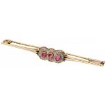 14K. Yellow gold Art Deco brooch set with approx. 1.08 ct. synthetic ruby ​​and rose cut diamonds in