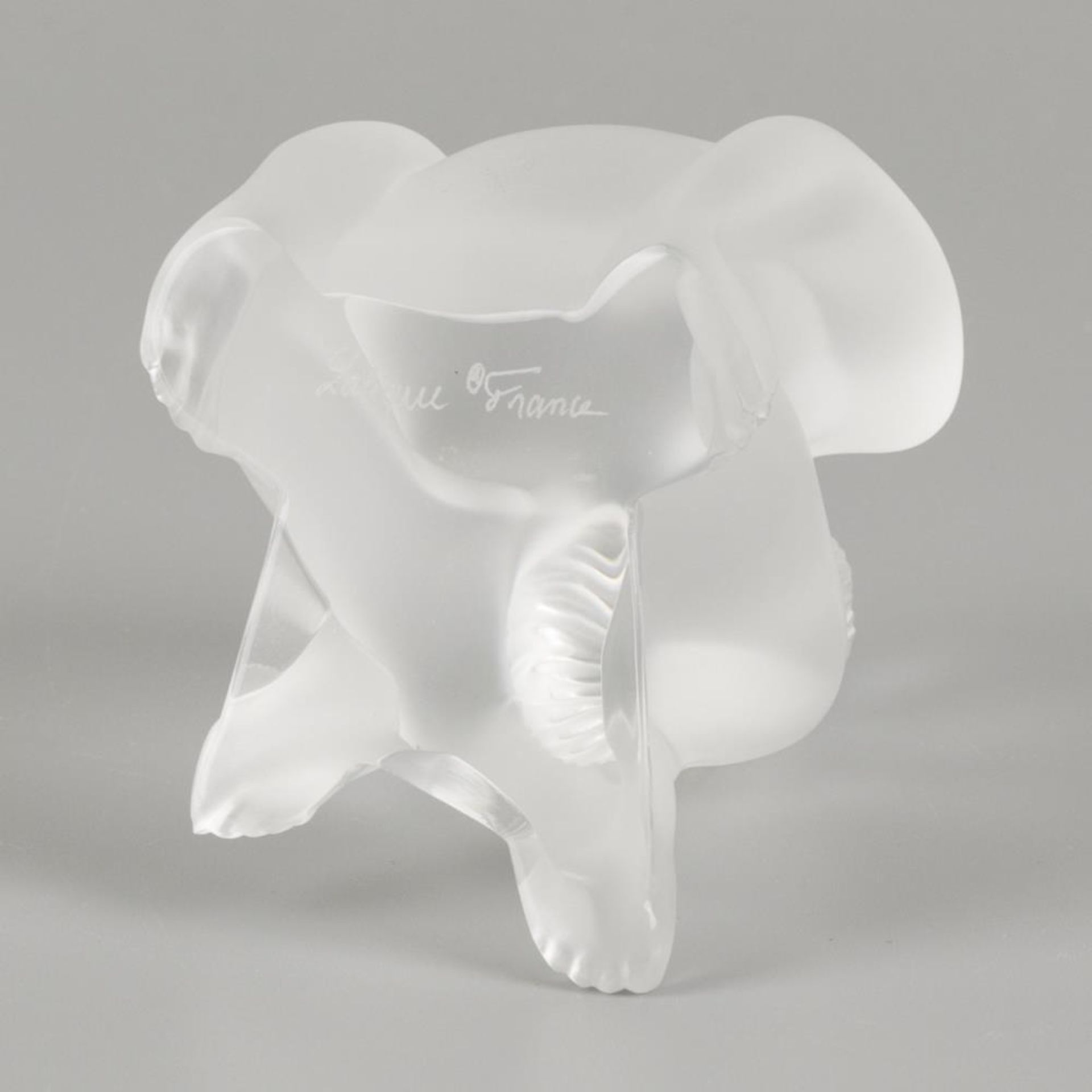 A glass sculpture "nu assis", Lalique, late 20th century. - Image 4 of 5