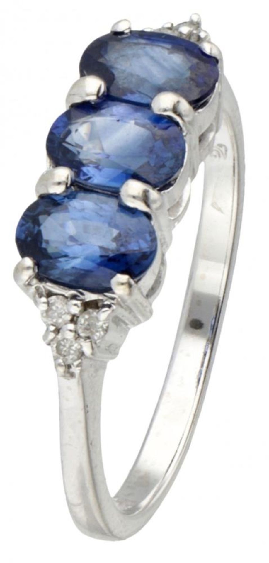 14K. White gold ring set with approx. 1.50 ct. natural sapphire and approx. 0.03 ct. diamond.