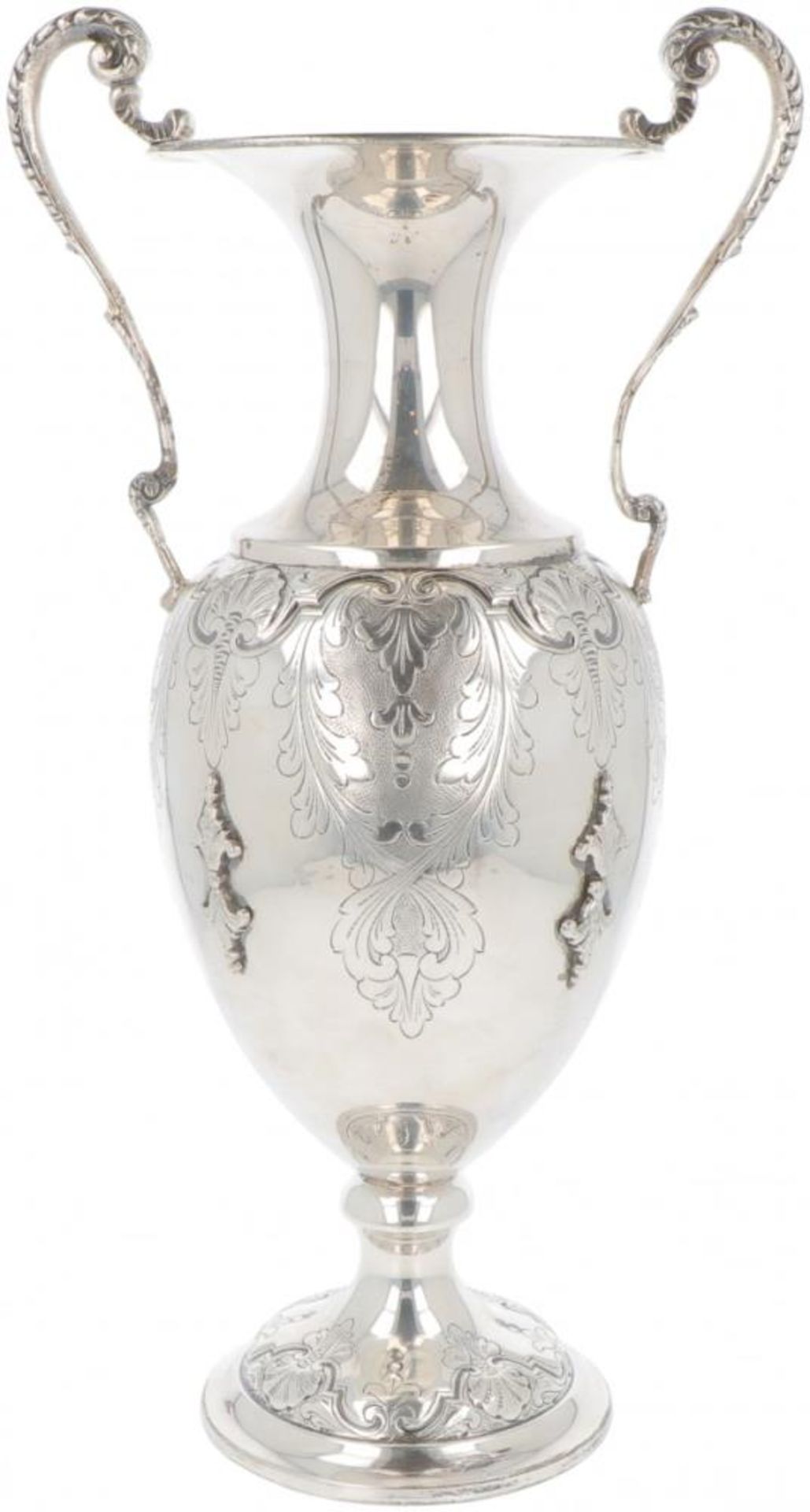 Showpiece vase silver.