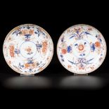 A lot of (2) porcelain deep Imari dishes with floral decoration, China, 18th century.