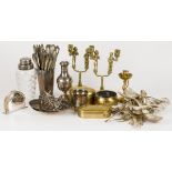 A lot comprising various silver plated items, together with various copper items, 20th century.