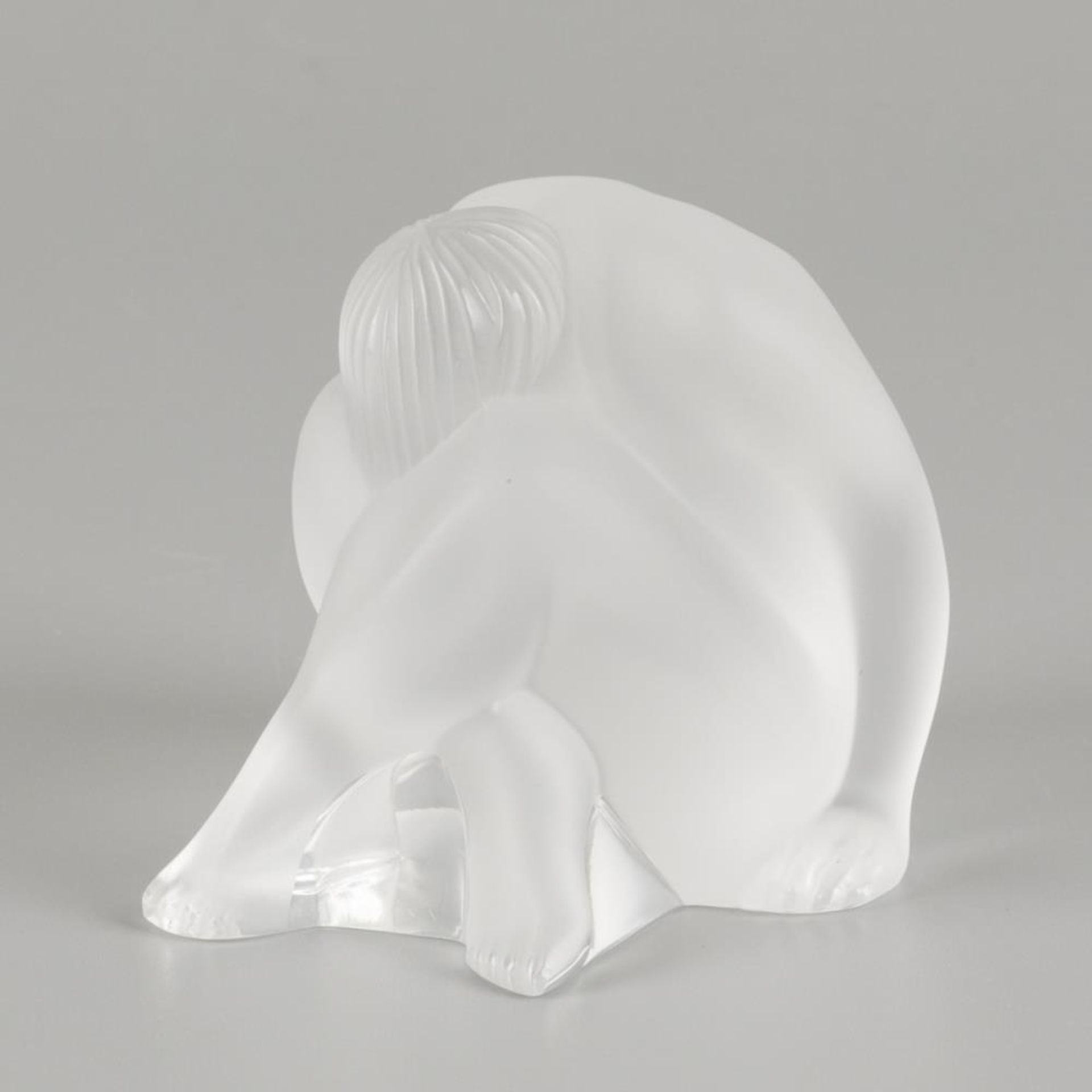 A glass sculpture "nu assis", Lalique, late 20th century.