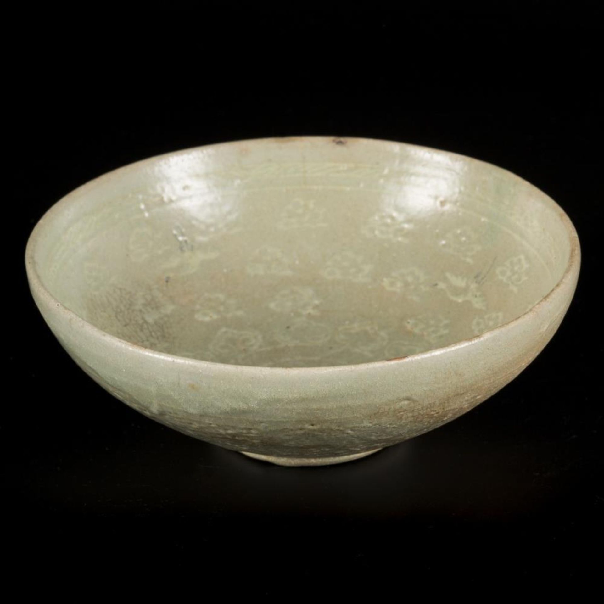 A lot comprised of (2) glazed earthenware bowls, Korea, 13th century. - Bild 3 aus 5