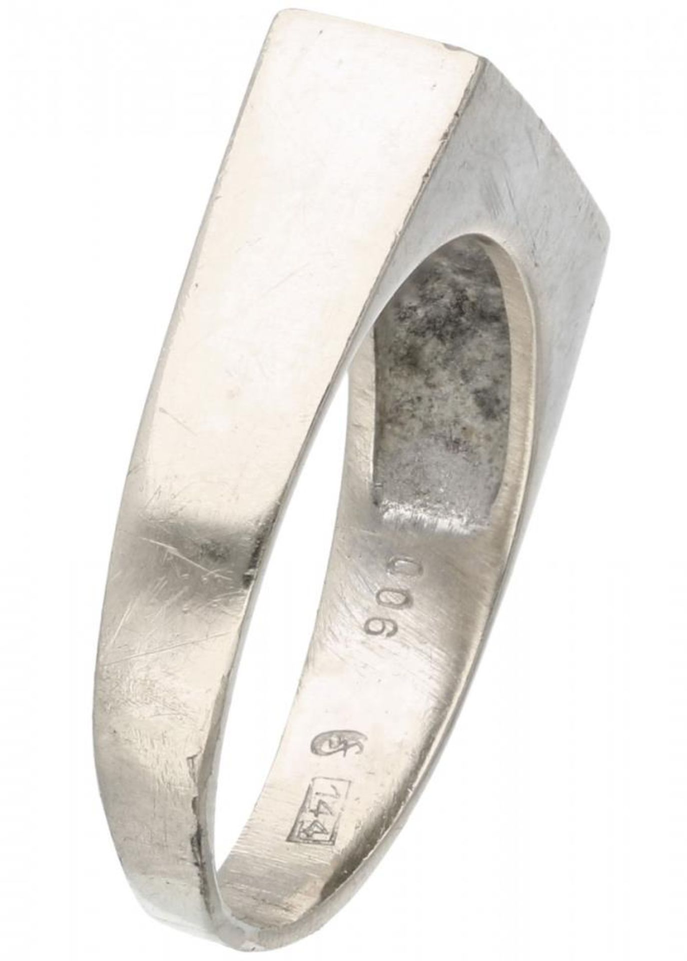 14K. White gold ring set with approx. 0.06 ct. diamond and lapis lazuli. - Bild 2 aus 2