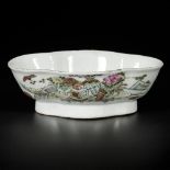 A porcelain Qiang jiang Cai dish with decor of antiques, China, late 19th century.