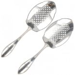 (2) piece set of wet fruit spoons silver.
