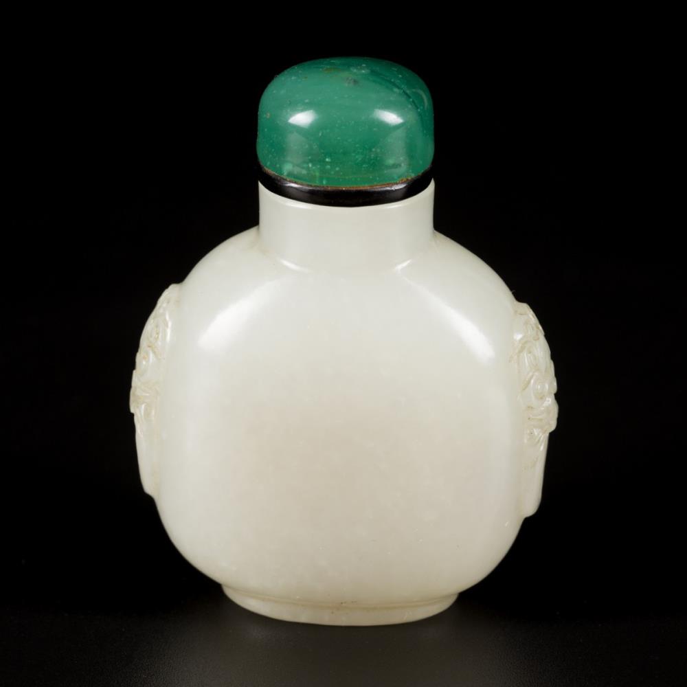 A Hetian white jade snuff bottle, spherical model, China, 19th century. - Image 2 of 5