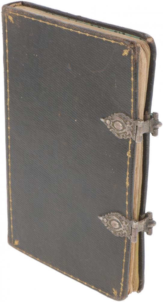 Prayer book with clasps silver.