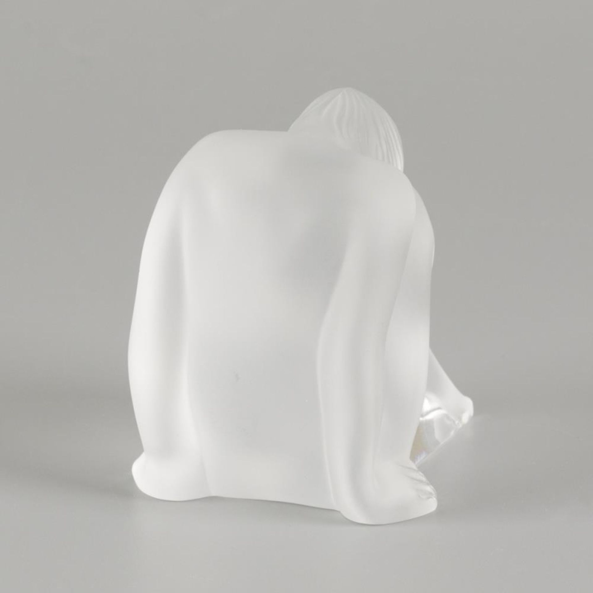 A glass sculpture "nu assis", Lalique, late 20th century. - Image 3 of 5