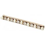 14K. Yellow gold and Pt 950 platinum Art Deco brooch set with approx. 0.47 ct. diamond and freshwate