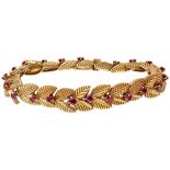 18K. Yellow gold Van Cleef & Arpels bracelet set with approx. 2.10 ct natural ruby.