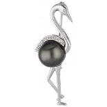 18K. White gold flamingo brooch set with approx. 0.03 ct. diamond and Tahiti pearl.