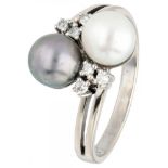 18K. White gold ring set with approx. 0.06 ct. diamonds and cultivated pearls.