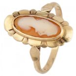 14K. Yellow gold ring set with a cameo.