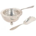 Tea strainer with drip tray & tea thumb "Dutch point fillet" silver.