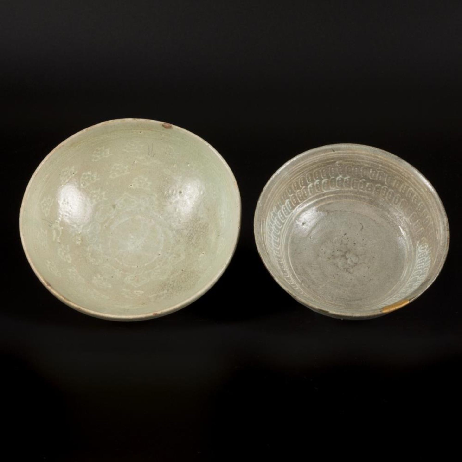 A lot comprised of (2) glazed earthenware bowls, Korea, 13th century. - Bild 5 aus 5