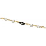 14K. Yellow gold Art Deco brooch set with approx. 0.04 ct. diamond set on onyx and freshwater pearls