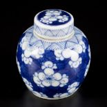 A porcelain storage jar with prunus decor, China, 19th century.