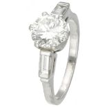 18K. White gold shoulder ring set with approx. 1.85 ct. diamond.