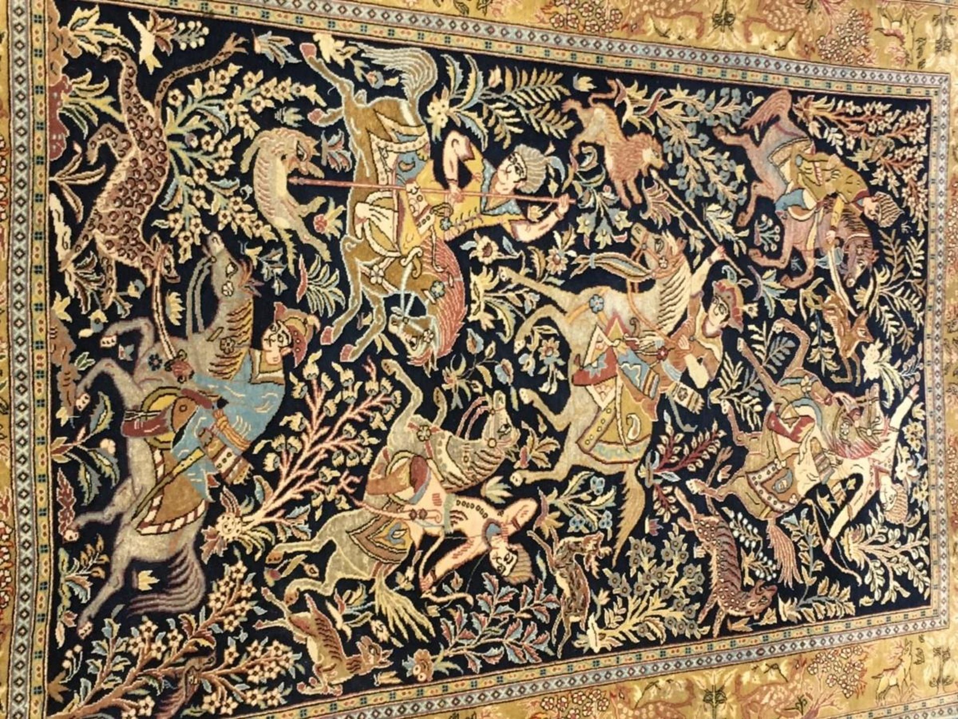A Persian "Hamadan" rug with hunting scene, Iran, 20th century. - Bild 2 aus 3