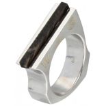 18K. White gold design ring with ebony wood.