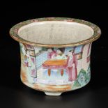 A porcelain flowerpot with Canton decor of "The Romance of the Western Chamber", China, 19th century