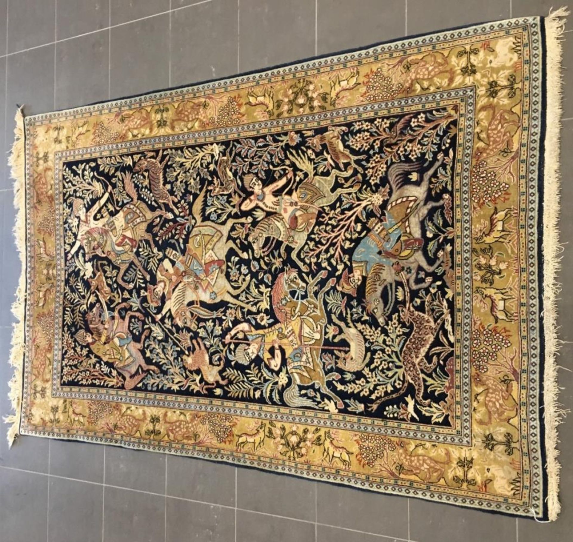 A Persian "Hamadan" rug with hunting scene, Iran, 20th century.