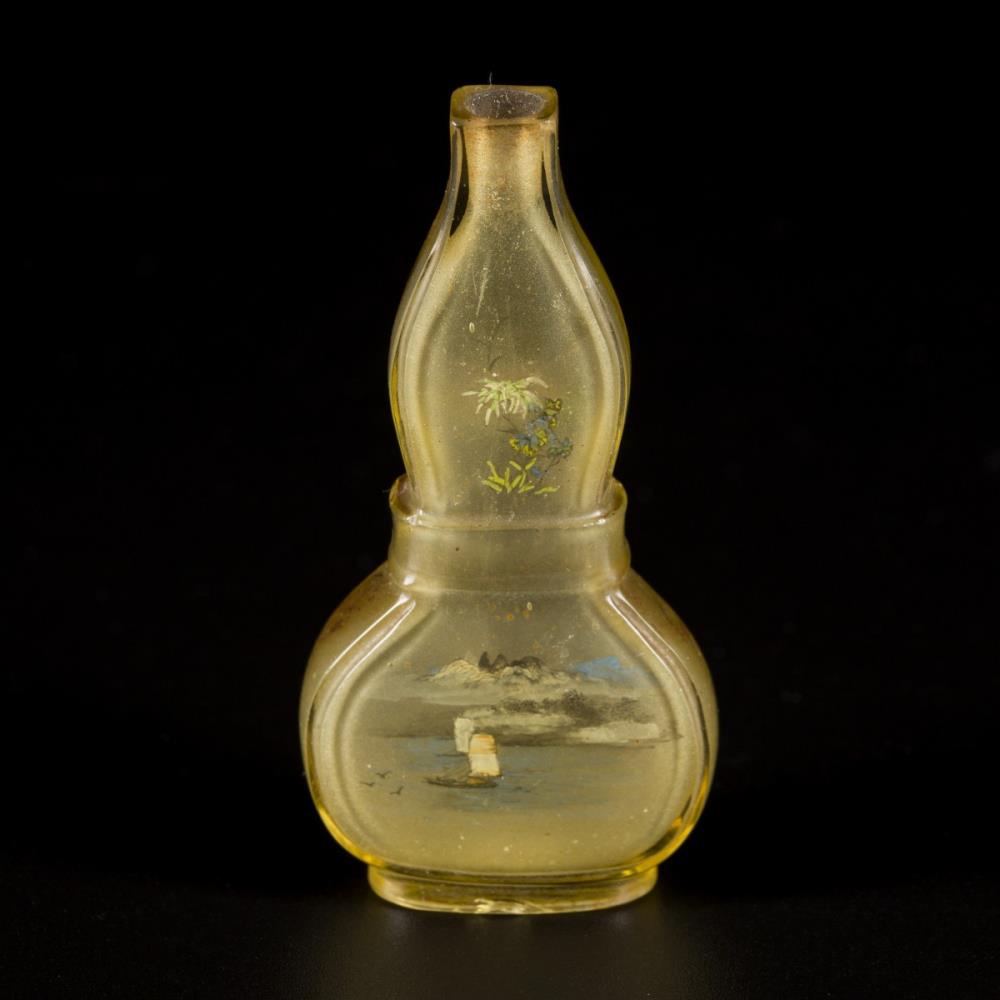 A lot comprised of (4) glass snuff bottles with various decorations, China, 1st half 20th century. - Image 5 of 15