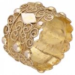 14K. Yellow gold antique Zeeland filigree 'dop' ring, approx. 1900.