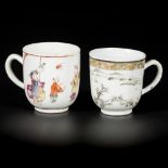 A lot comprising (2) porcelain cups with handle, with grisaille landscape and figure decor, China, 1