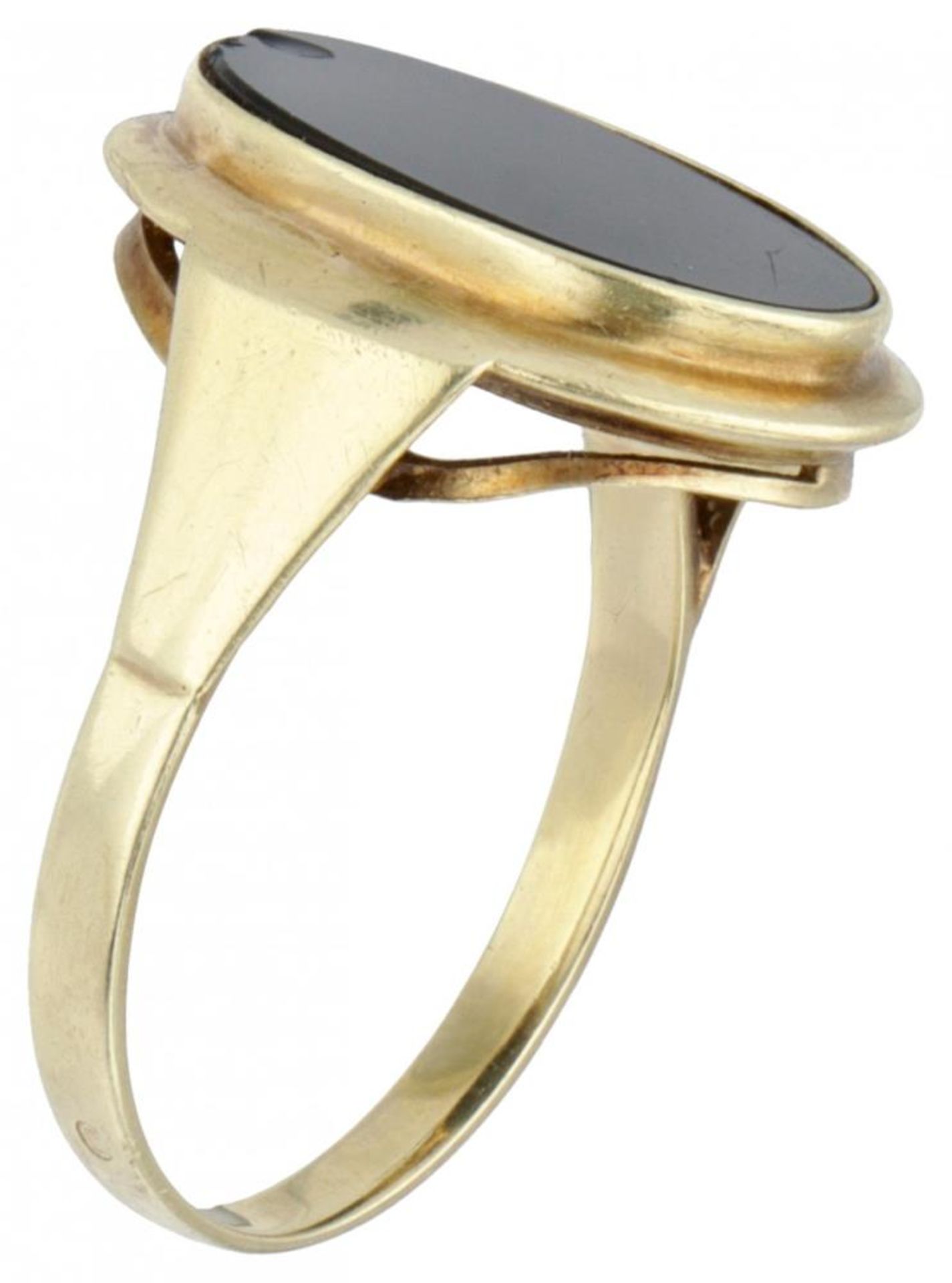 14K. Yellow gold oval signet ring set with onyx. - Image 2 of 2