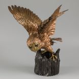 Roger PINTENS (1931-2014), A brass owl on a cast bronze pedestal.