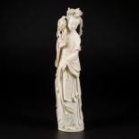 An ivory sculpture of a Chinese lady, China, 1st half 20th century.