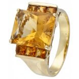 18K. Yellow gold shoulder ring set with citrine.