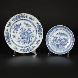 A lot comprising a porcelain plate and saucer with floral decorations, China, Qianglong.