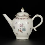A porcelain teapot with Lowestoft decor, China, Qianglong.