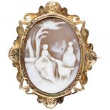 Vintage brooch with agate cameo in an elegantly engraved 14K. yellow gold frame.