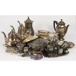 A lot comprising various silvered items, 20th century.