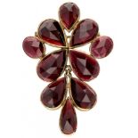 14K. Yellow gold brooch/pendant set with approx. 47.77 ct. garnet.