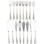 (16) piece set of fish cutlery "Haags Lofje" silver.