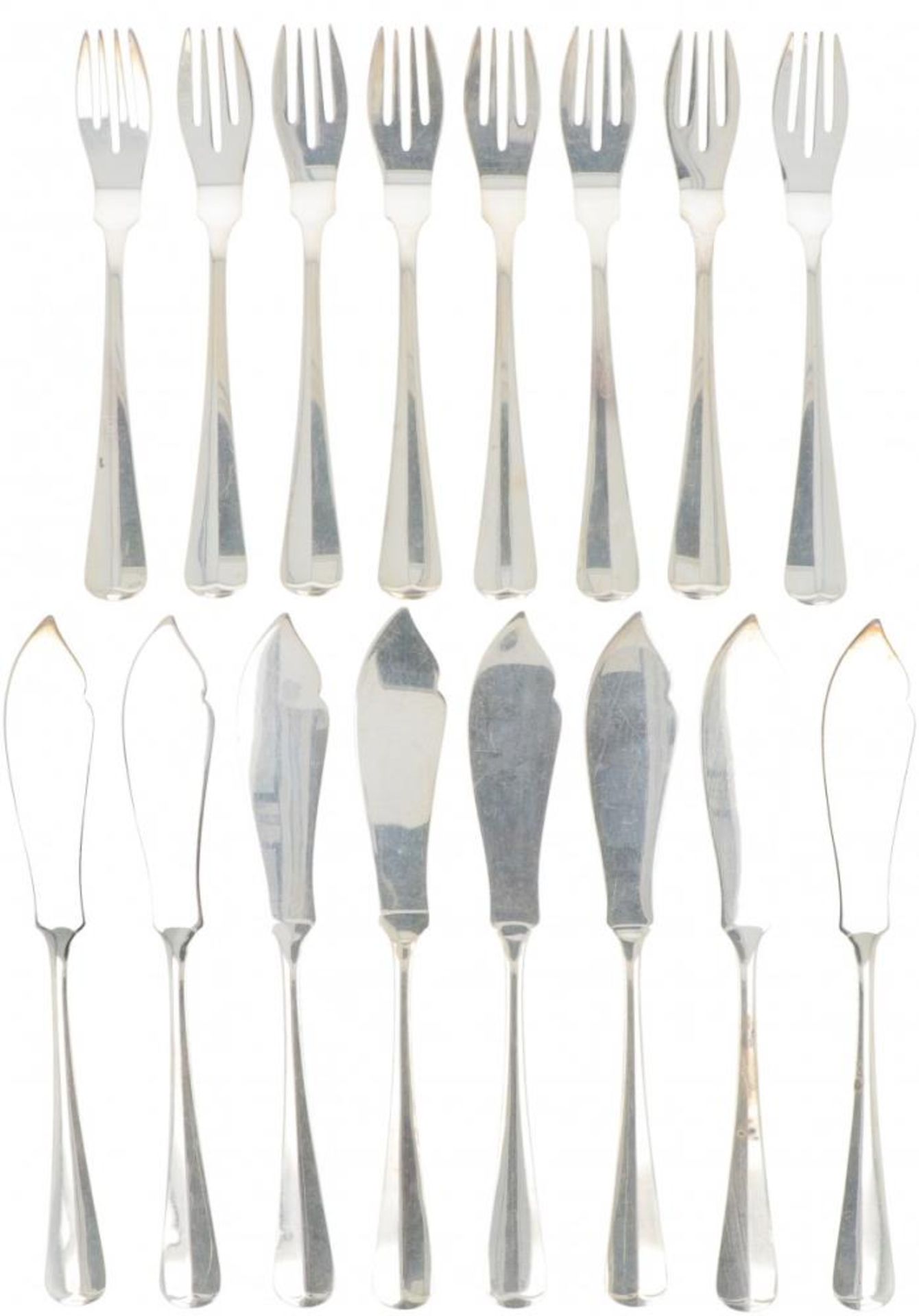 (16) piece set of fish cutlery "Haags Lofje" silver.