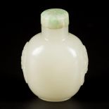 A Hetian white jade snuff bottle, spherical model, 18th/19th century.