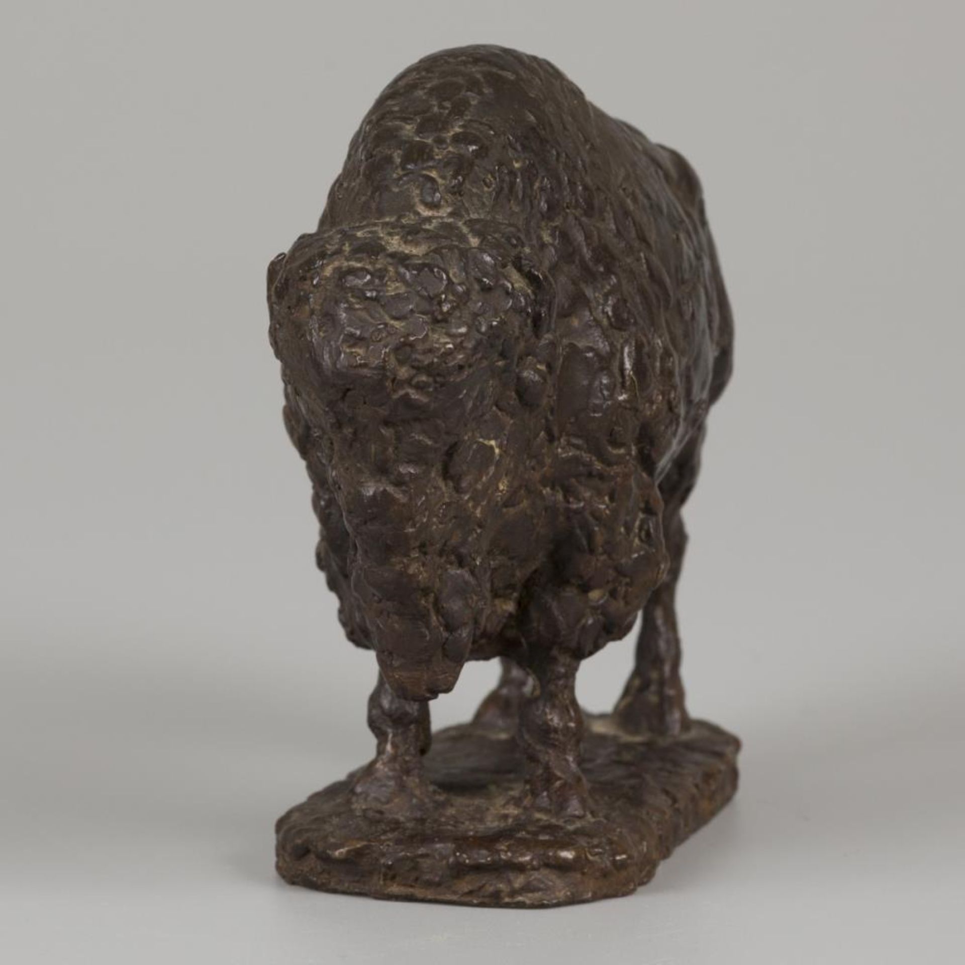 Pieter D'HONT (1917-1997), a bronze sculpture of a bison. - Bild 2 aus 7