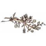 BLA 10K. Yellow gold/silver flower-shaped brooch set with rose cut diamond.