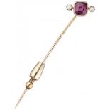 14K. Yellow gold vintage pin set with approx. 1.16 ct. garnet and approx. 0.12 ct. diamond.