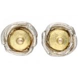 Silver matted design ear studs with an 18K. yellow gold centerpiece - 925/1000.