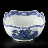 A porcelain salad bowl with decor of landscapes and temples, China, Qianglong.